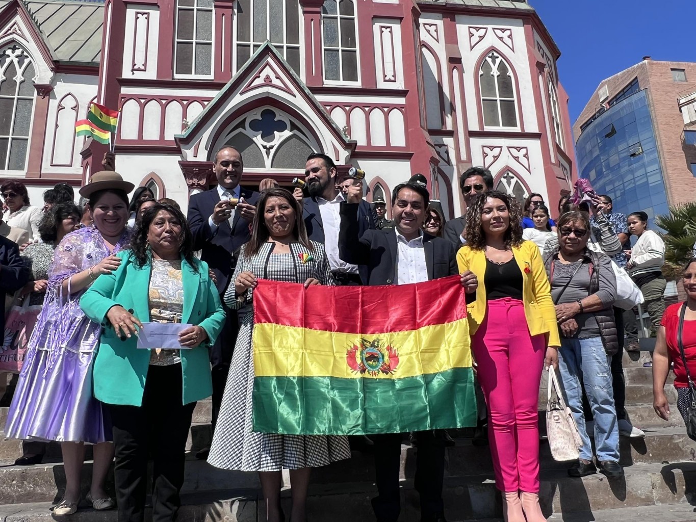 grupal catedral aniversario bolivia.jpg
